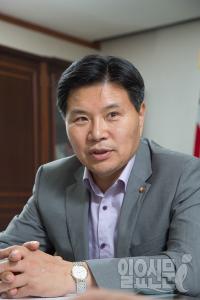 민주당 '노동 착취' 논란에 ”아프리카예술박물관은 홍문종 불법종합박물관” 혹평