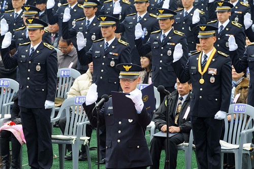 박근혜 정부 경찰 인력 증원 공약 삐걱대는 까닭