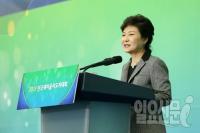 취임 1주년 박근혜 대통령, 고공행진 지지율 ‘착시효과’ 주의보