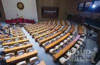 갈등의 '핵' 상설특검․특별감찰관 도입법 국회 본회의 통과
