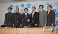 김상곤 교육감을 환영하고 있는 새정치연합의 중앙위원들