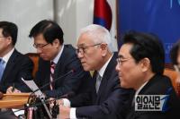 국정원 문서조작 사건에 대해 힐난하는 김한길 대표