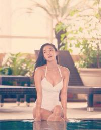 NS윤지 2차 재킷사진, 수영장 포착…'민낯에 초글래머' 