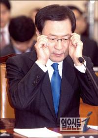 김진태 검찰총장 수사관 집단행동 골머리