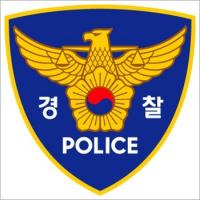 창밖으로 치솟은 불길에도 화재 현장 뛰어들어 시각장애인 부부 구한 경찰 '감동'