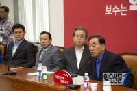 박근혜 대통령 정면으로 비판하는 이재오 의원