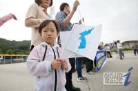 대북전단 살포 규탄 기자회견, 한반도 기를 든 아이