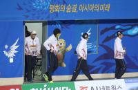 경기장 들어 선 한국 수영 남자 계영 400M 