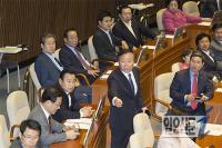 의원들의 출석, 자리를 체크하는 김재원 원내수석부대표