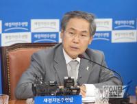새정치 신임 원내대표 우윤근 "당 화합·소통 최우선, 대안없는 비판 하지 않겠다"