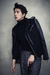 밴츠 스프린터 타고 공항 온 박해진, ‘기부 아이콘’된 중국 브랜드관 2호점 오픈