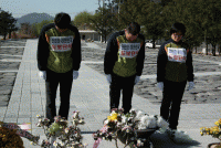 신동욱 공화당 총재, 故 노무현 전 대통령 묘소 참배