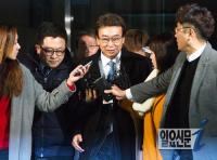 '나라꼴이 엉망이다' 명동에 기습 낙서, 대체 누가 왜?
