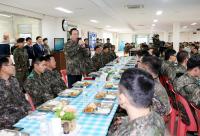 [포토] 송하진 전북도지사 군부대 방문 격려