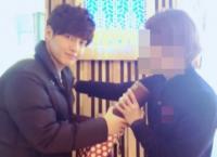 강하늘 왜 그랬어...팬 선물을 선물하는 간 큰 배우?