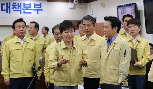 朴대통령, “메르스 방역핵심은 현장” 경기도 메르스 종합대책본부 방문