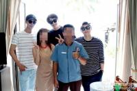 ‘절친’ 조인성·송중기·이광수, 태국 여행 사진 공개…“리조트 직원들과 다정히”