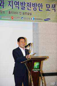 [포토] 윤장현 광주시장, 한국국제경제학회 제38차 하계정책포럼 참석