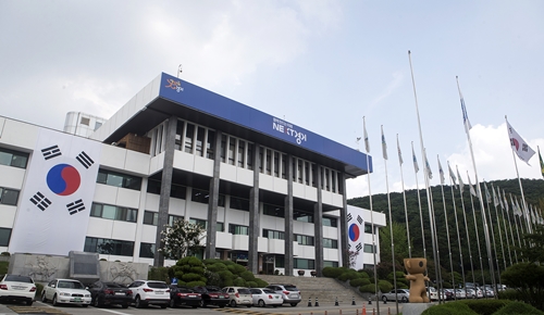 경기도, 도청사에 대형 태극기 게양...태극기 관련 이벤트 봇물