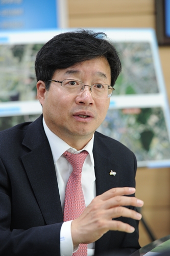 염태영 수원시장 “2017 FIFA U-20 월드컵 개최는 흥행 고려해 수원시가 적합”