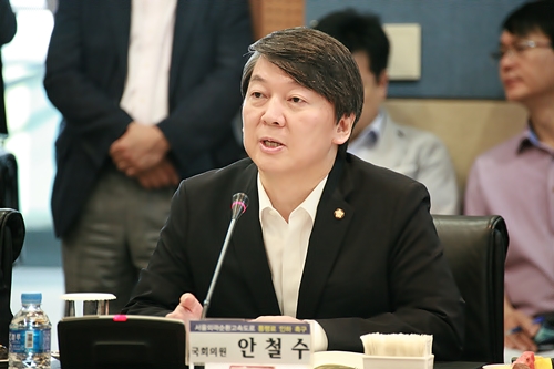 [포토] 안철수 의원, '경기도-서울시 15개자치단체장 서울외곽공동대책협의회 출범식' 참석