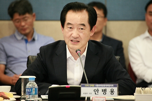 [포토] 안병용 의정부시장, '경기도-서울시 15개자치단체장 서울외곽공동대책협의회 출범식' 참석