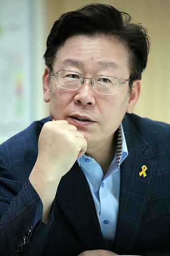 이재명 성남시장, '이번엔 안 웃는다?' 국정감사 연이틀 출정