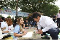[포토]이흥수 인천 동구청장, 제2회 인천건축물그리기대회 참석