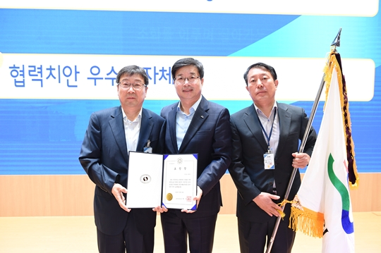 수원시, 민방위 업무발전 유공기관 선정···국민안전처 장관 표창 수상