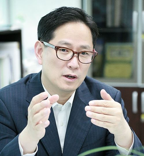 박수영 전 부지사, “우리 사회 싸움판 아닌 성숙한 민주주의 했으면” [인터뷰]