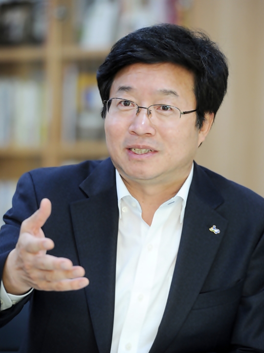 염태영 수원시장 “생태교통이 도시혁신 아이콘 돼” [특집 인터뷰]