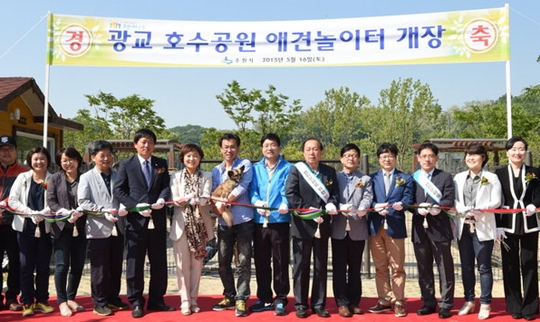 [단독] 수원시, 반려견 목줄 미착용 허용 구간 조성 추진 
