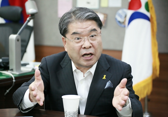 이재정 경기도교육감 “혁신학교 발목 잡는 누리과정?”