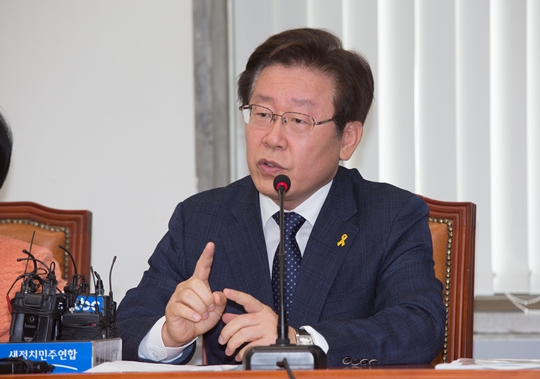 이재명 성남시장 “독재 아닌 주민자치 선택하겠다” 국정화 홍보 거부