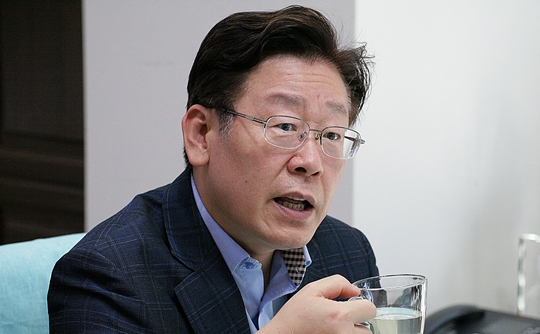 이재명 성남시장 “차라리 일기장을 바꿔라” 국정화 비밀TF 비난
