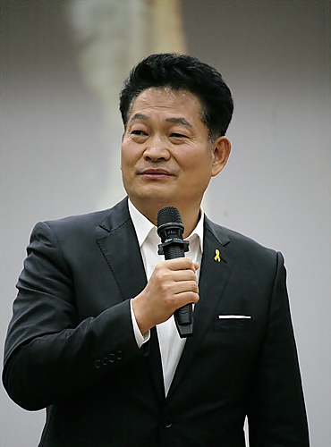송영길, “박근혜·문재인, 대선 때 퍼주기 경쟁만 벌여”