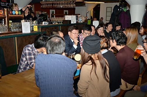 이재명 성남시장, 핀란드 한인들과 소통 가져 [단독]