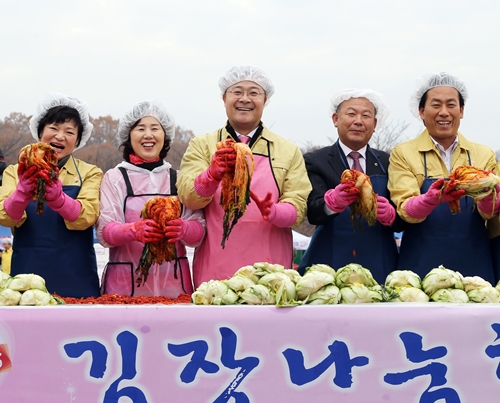 김성제 의왕시장 “사랑과 행복 듬뿍 담은 김장 나눠요”