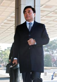 민영진 KT&G 전 사장, ‘협력사 금품수수’ 18시간 검찰 조사…“주된 혐의는?”