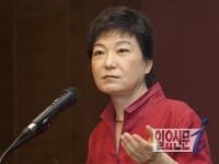 박 대통령 성탄절 청와대에서 조용하게…향후 정국구상