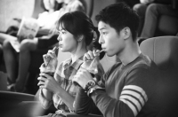 '태양의 후예' 송혜교, 송중기와 애정 듬뿍 데이트샷 공개 "내일도 본방사수 부탁해요"