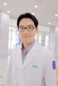 가톨릭관동대 국제성모병원 김영욱 교수 “신경차단술 받은 폐경기 女환자, 골다공증약 반드시 복용해야”