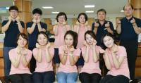 화사한 반팔티 근무복 어때요?