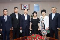 대전교육감, 대전시교육위원에 감사패 전달
