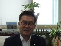"어린 주민들이  행복할 수 있는 여건을 만드는 것이  과제"