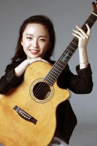 "어려운 이들에게 희망을 주는 기타 연주를 하고싶어요"