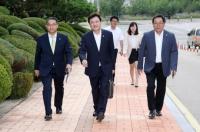 [포토뉴스]  김병우 충북도교육감 도보출근 