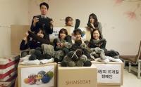신세계백화점, ‘사랑의 목도리 짜기’ 봉사활동 진행