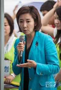 ‘비박’ 나경원, 박근혜 대통령 담화에 “여야 합의 지켜봐야할 듯…비박계 입장은 고수”
