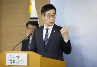 민주당 “국정교과서 책임자 이준식 장관 물러나야”